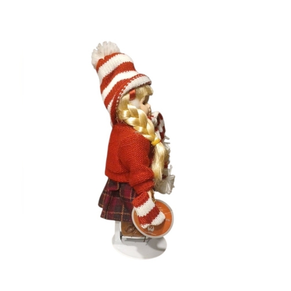 🎄Ice Skating Porcelain Doll Limited Edition - Picture 3 of 9